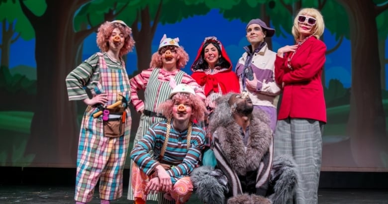 Little Red & The Three Pigs 1