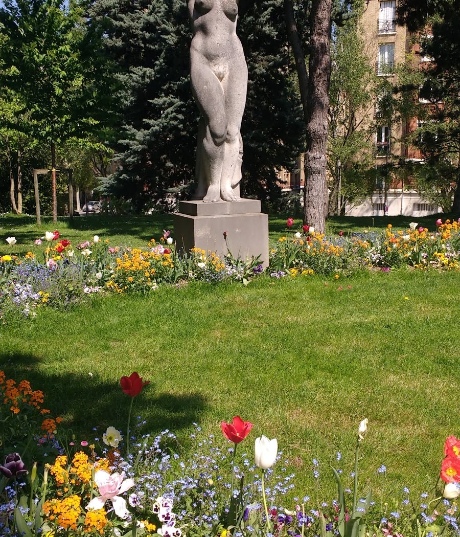 Unwind at Square du Serment de Koufra 2