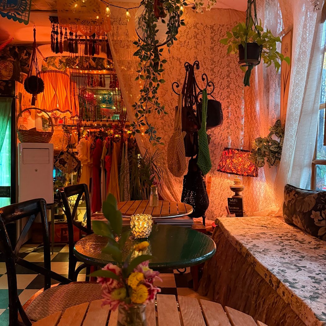 Secret Garden Oasis Juice Bar & Tea House 1