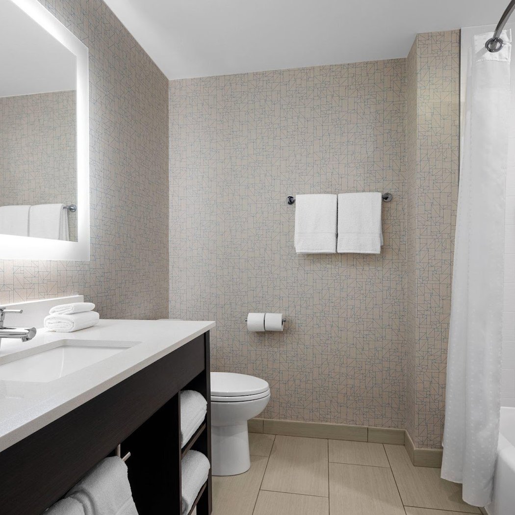Holiday Inn Express & Suites Woodside LaGuardia Airport by IHG 3