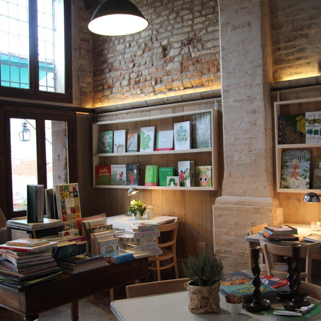 sullaluna libreria & bistrot 2