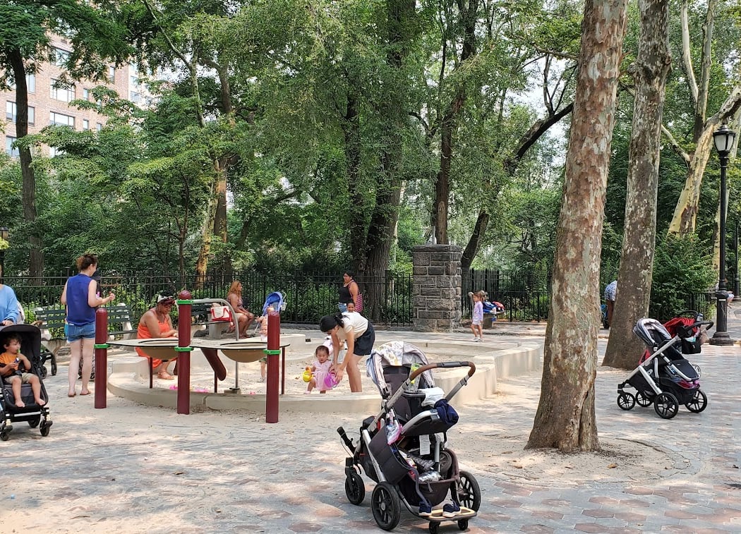 Kids In Motion: Carl Schruz Park 4