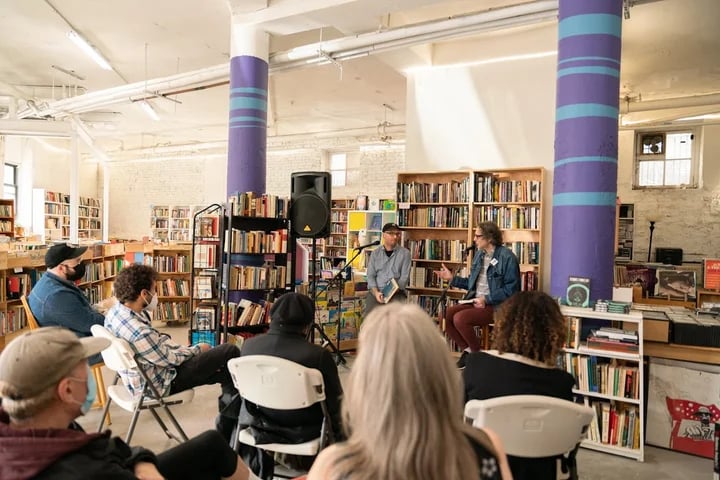 Word Up Community Bookshop/Librería Comunitaria 1