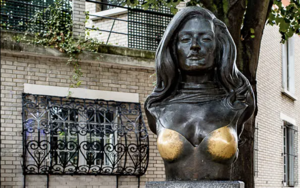 place Dalida 5