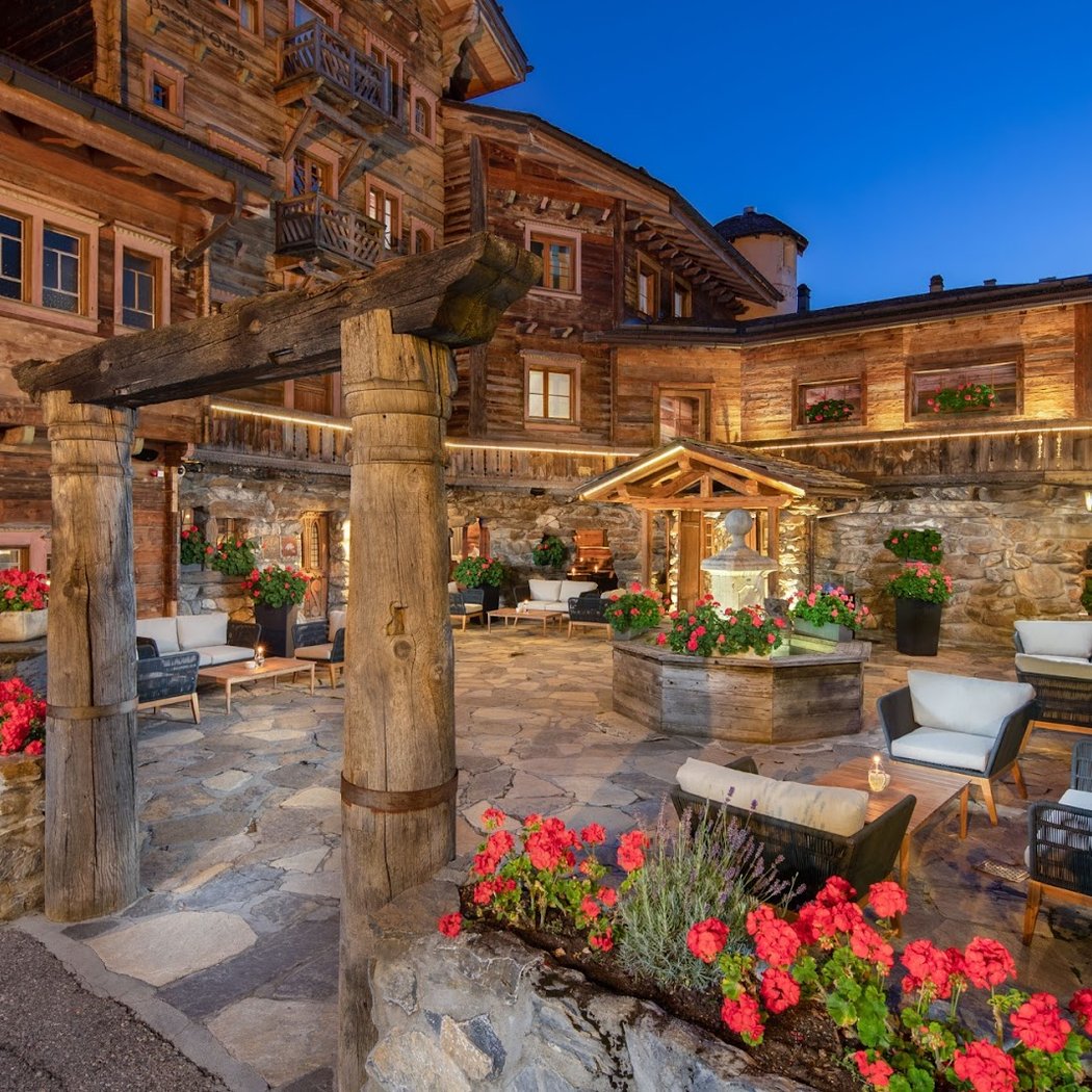 Hostellerie du Pas de l'Ours, Relais & Châteaux 2