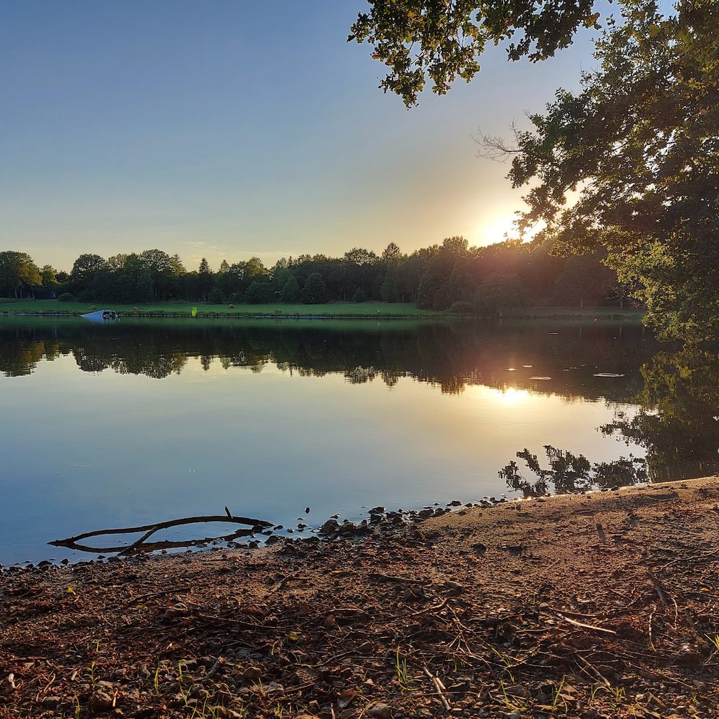 Lake Saint Pardoux 1
