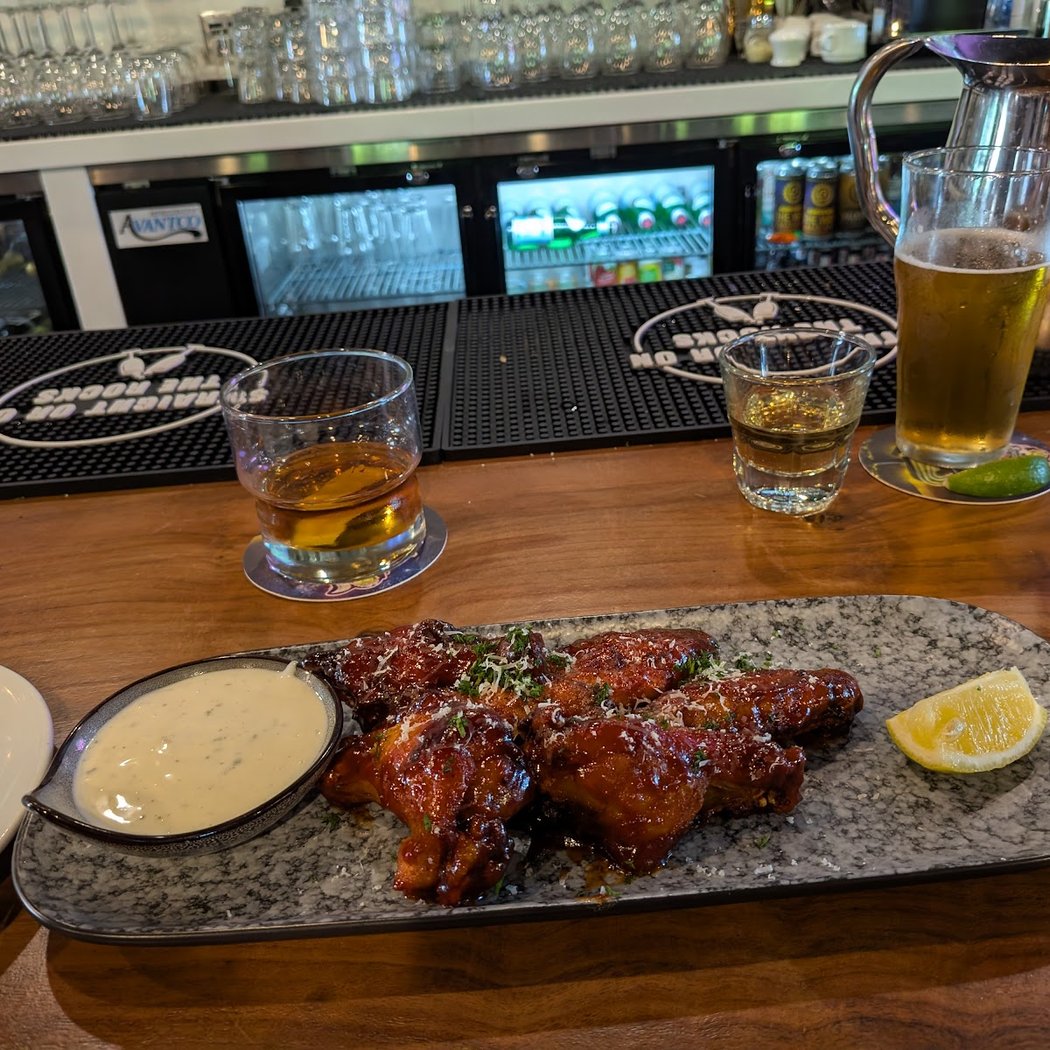 Six Eleven Restaurant & Bar 3
