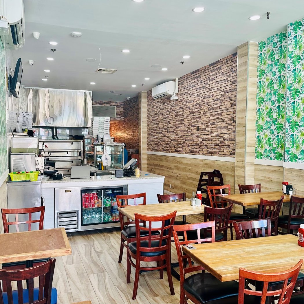 Kosher Mezze Pizzeria & Sushi 2