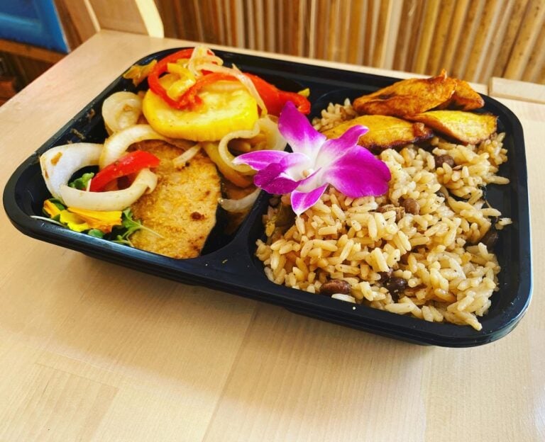 Cocobreeze Caribbean Restaurant and Bakery 3
