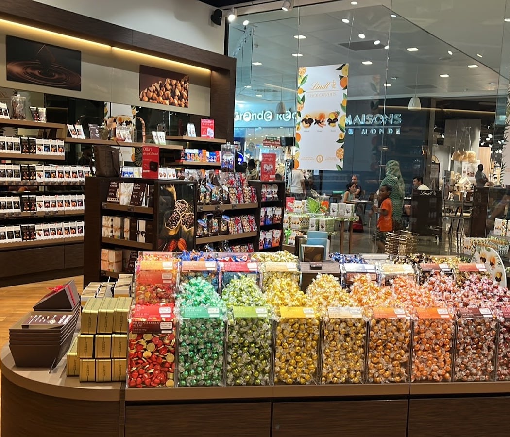 Boutique Chocolats Bar LINDT Marseille 1