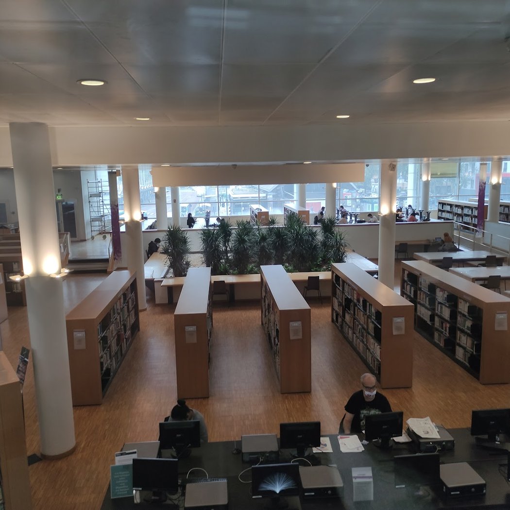 Visite guidée de la bibliothèque universitaire Paris 8 2