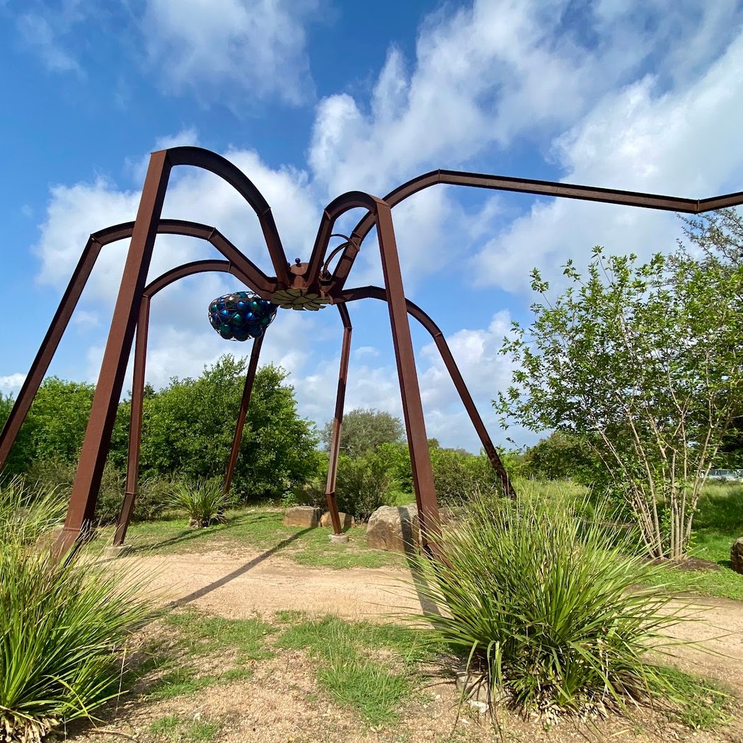 giant spider sculpture 1