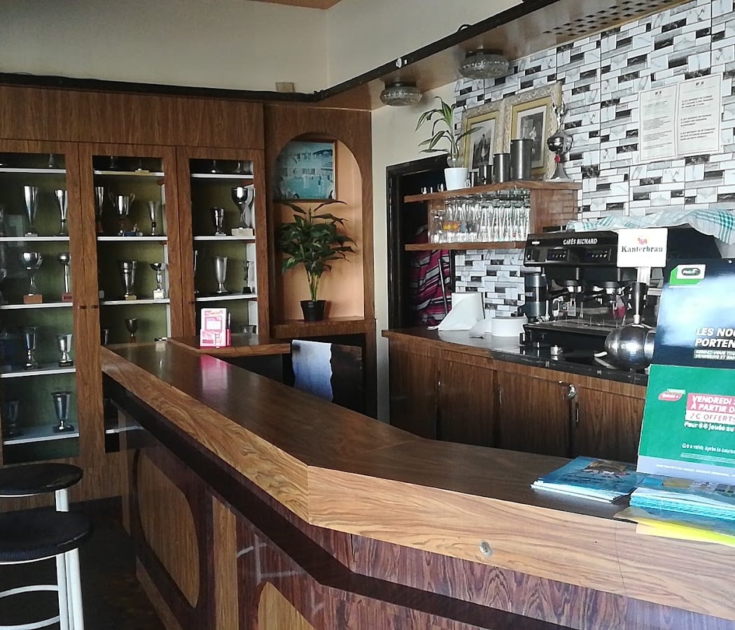 CAFE-BAR "THE ARBOR" 2