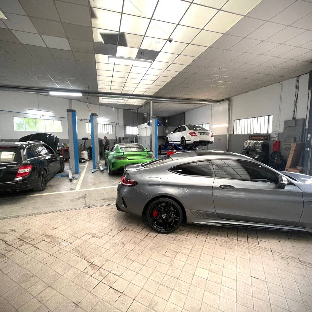Urban Cars " Garage spécialiste Mercedes AMG et Smart " 1