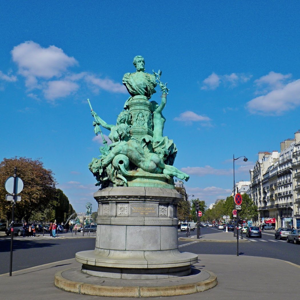Monument à Francis Garnier 1