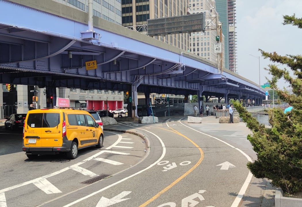 East River Esplanade. 3
