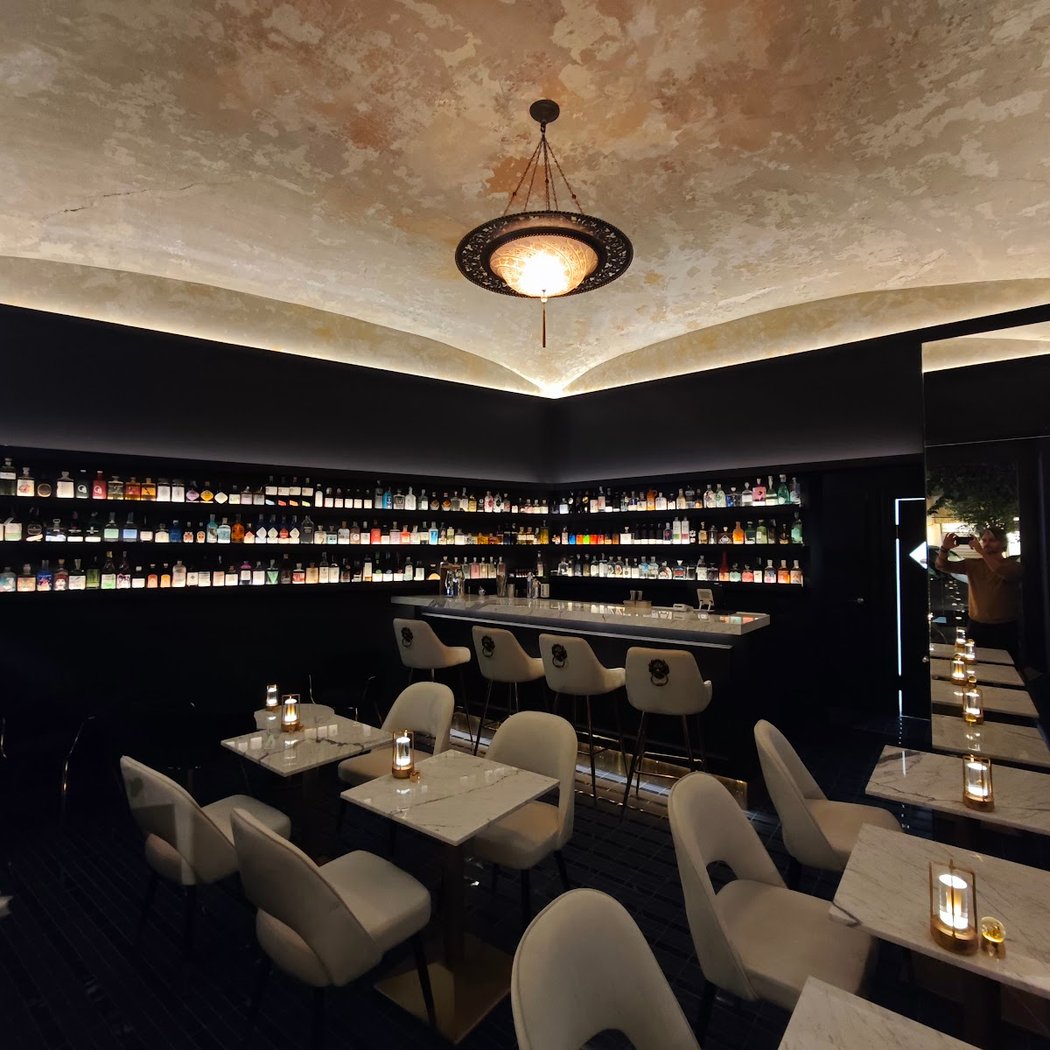 Gin Embassy 3