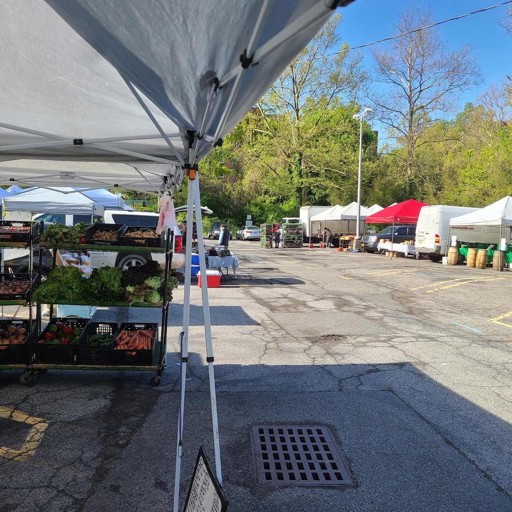 Riverdale Y Sunday Market 3