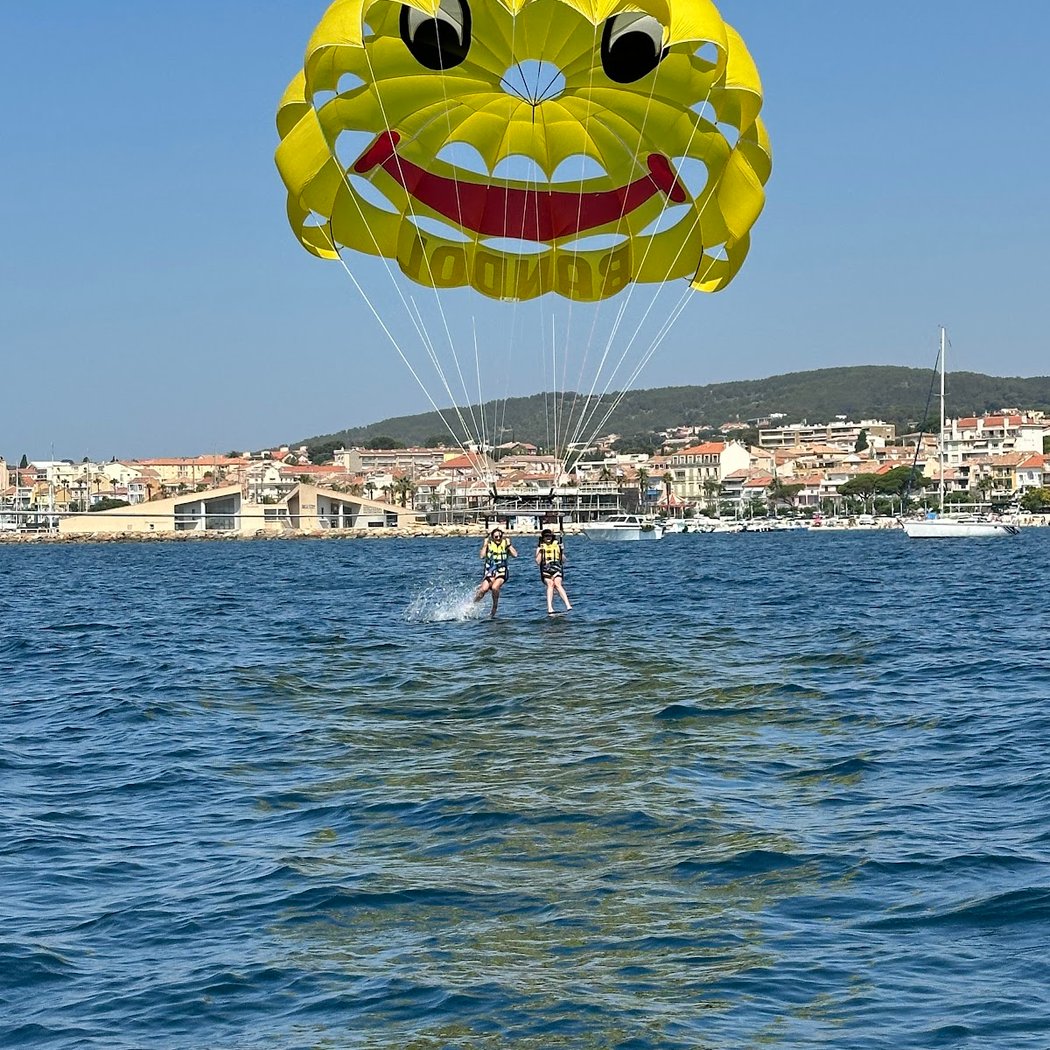BANDOL SPORTS NAUTIQUES : Jet ski - Parachute ascensionnel - Bouée tractée 1