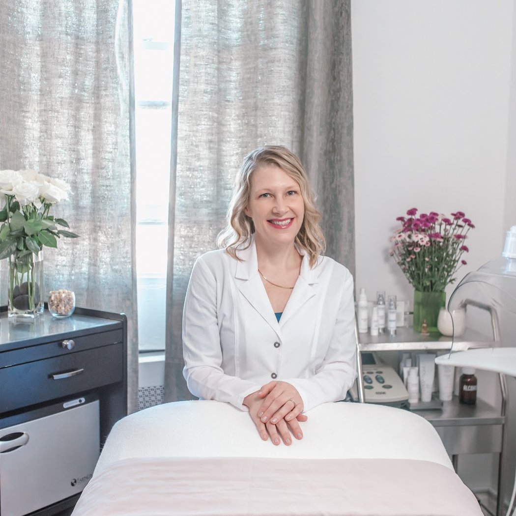 Full Relaxation: 90-Minute Massage & Facial with Champagne and Chocolate 3