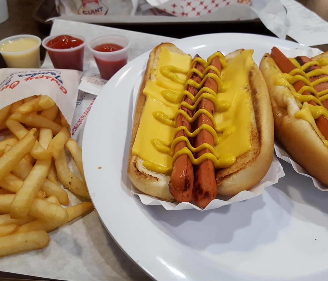 Nation's Giant Hamburgers & Great Pies 3