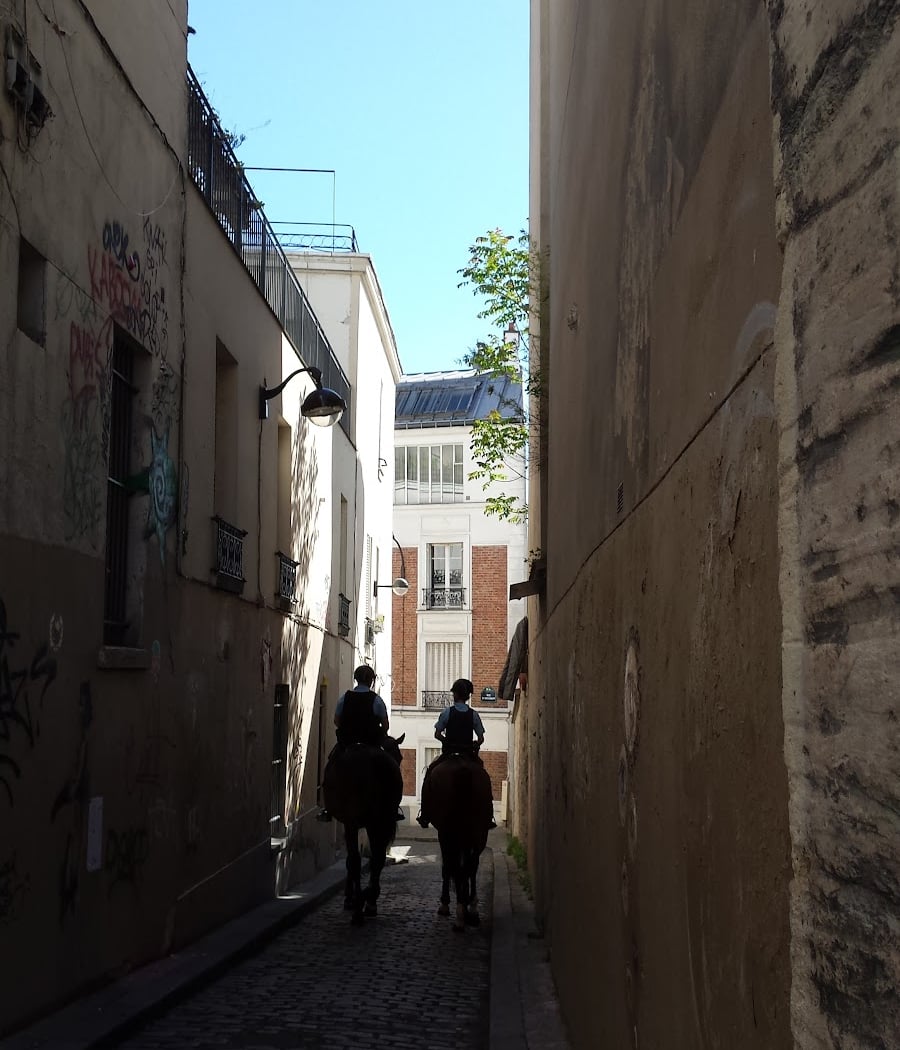 Rue d'Orchampt 1