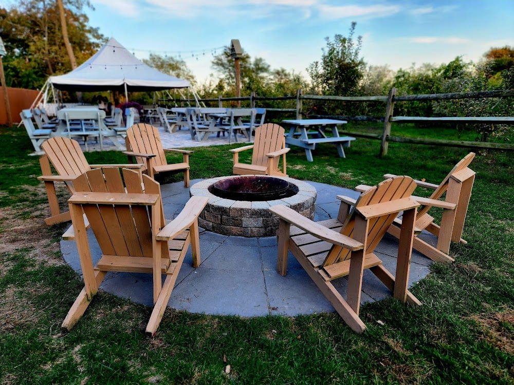Woodside Orchards- Aquebogue Tasting Room 2