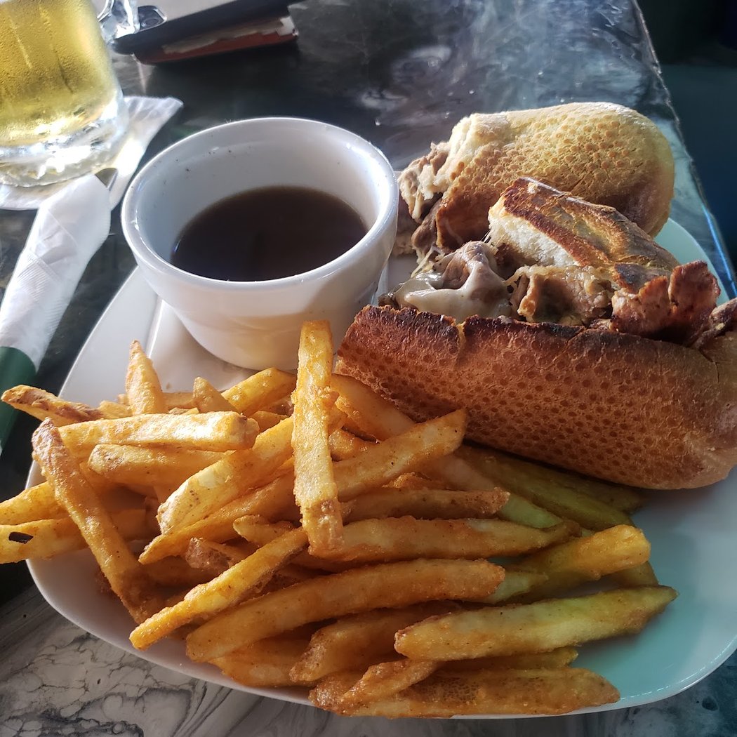 Q's Pub & Grille 1