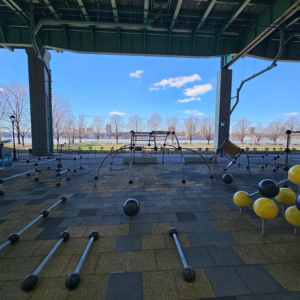 Riverside Parkour Park 1