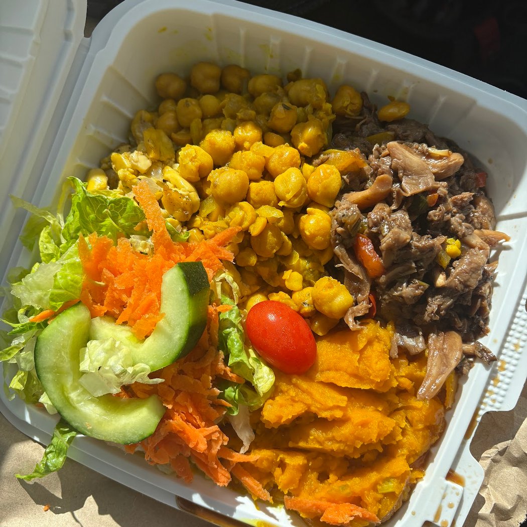 Maya's Garden & Juice Bar 3