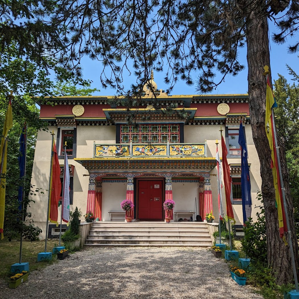 Kagyu-Dzong བཀའ་བརྒྱུད་རྫོང་ 2