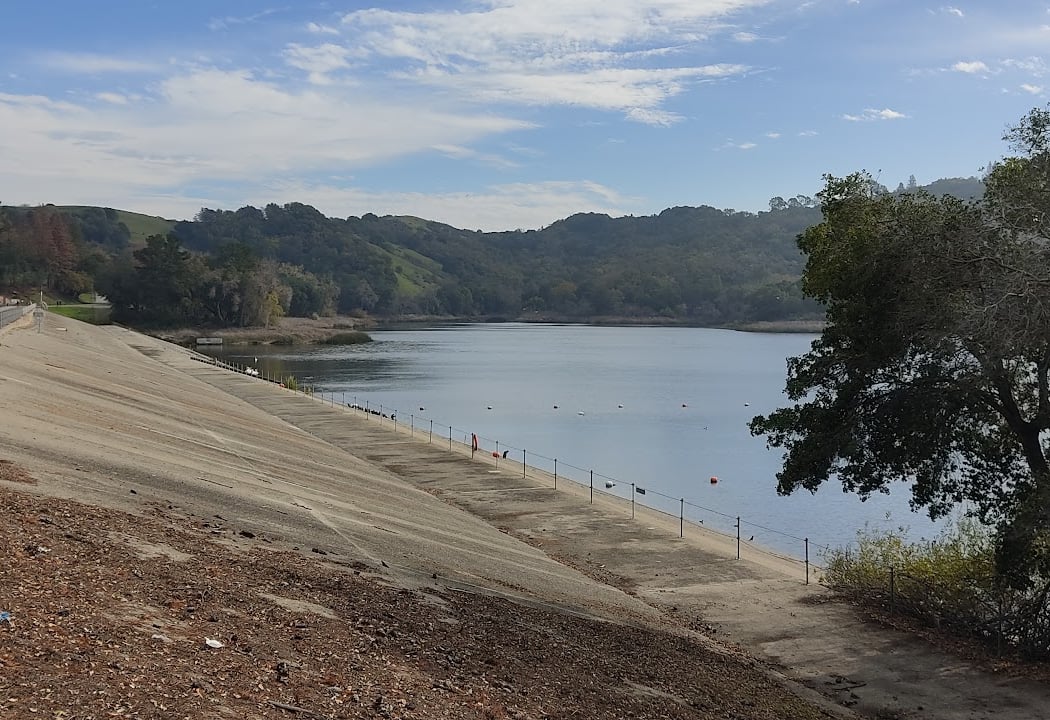 Intersection of Lafayette Reservoir Rim Trail & Moraga Way Trail 2