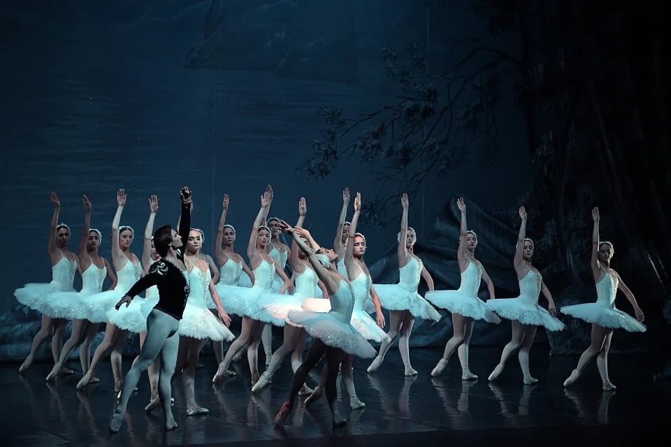 Lago de los cines del International Ballet Company 1