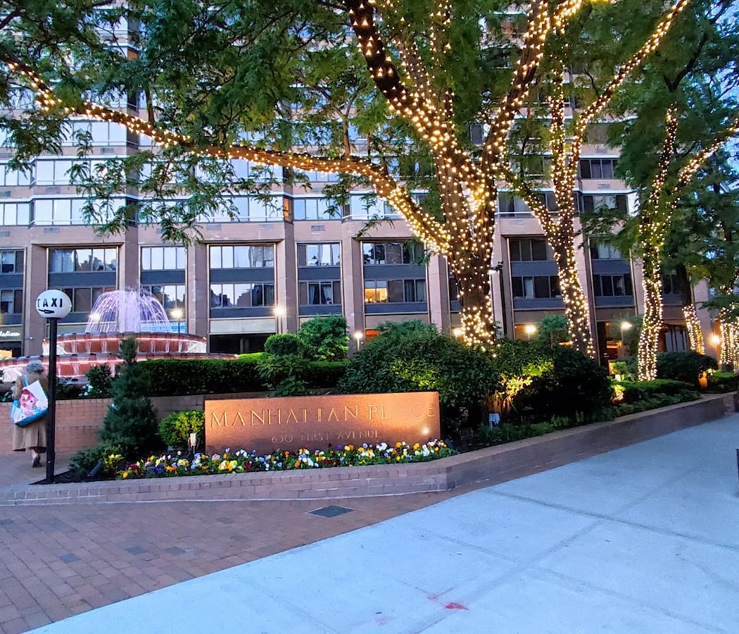 Manhattan Place 1