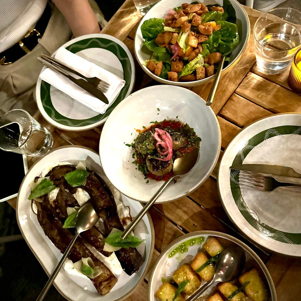 Lola Taverna 4