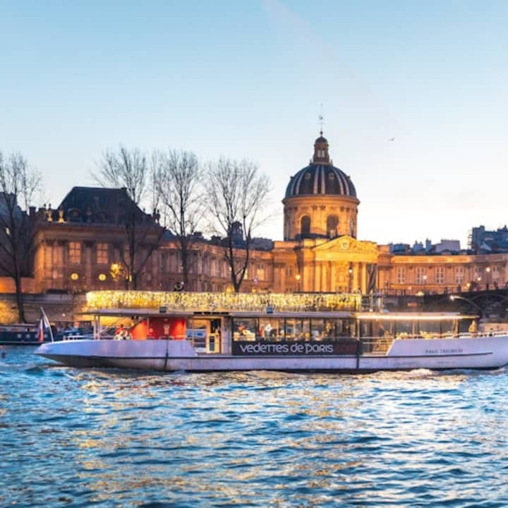 Croisière nocturne sur la Seine avec musique à bord + Appli d'audioguide 1