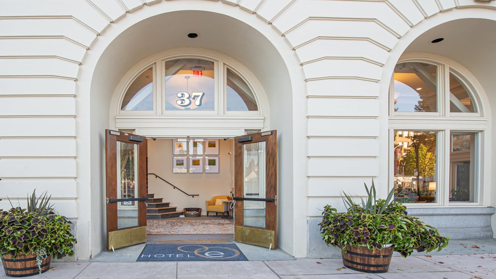 Hotel E 2