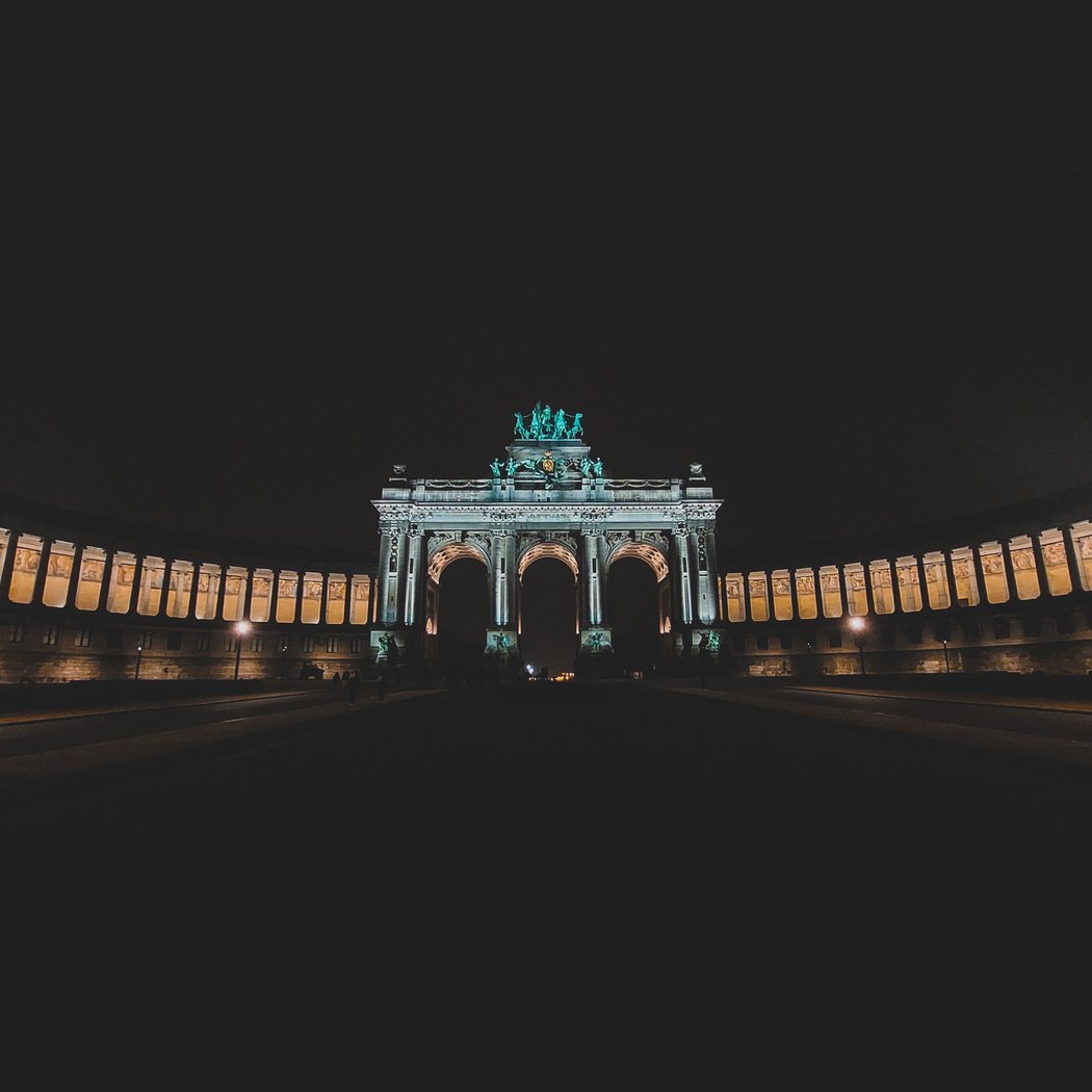 Observation de l'éclipse à l'Arc de Triomphe 3