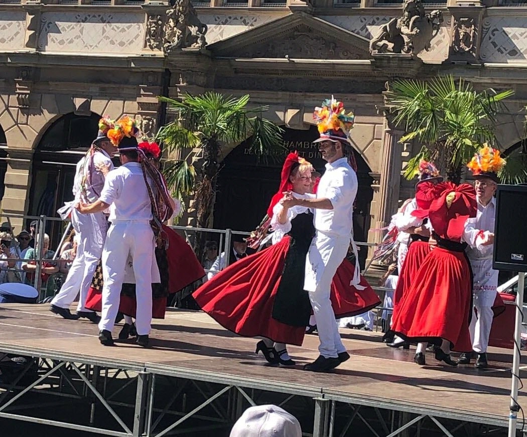 Représentation de danses alsaciennes : Groupe folklorique d'Obermodern 1