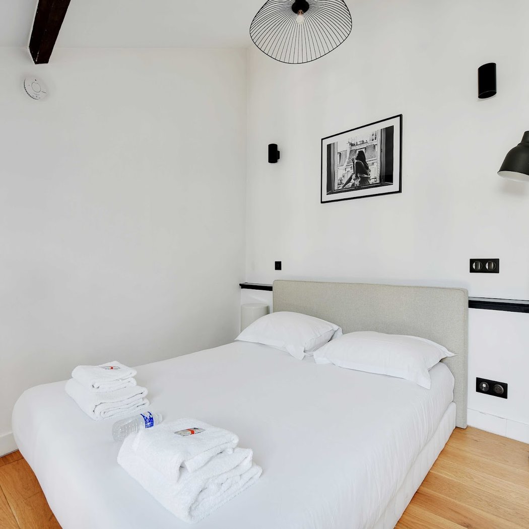 Charming apt with ac - 1bd/4p - rue des archives le marais - Belvilla by Oyo 3