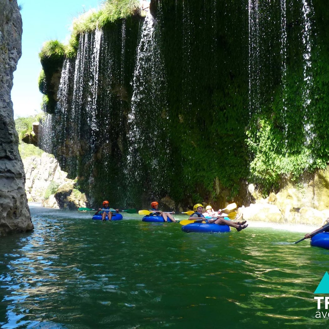 Trace Aventures - Canyoning, Hydrospeed, Bouée-Raft, Randonnée Verticale, Escalade 2