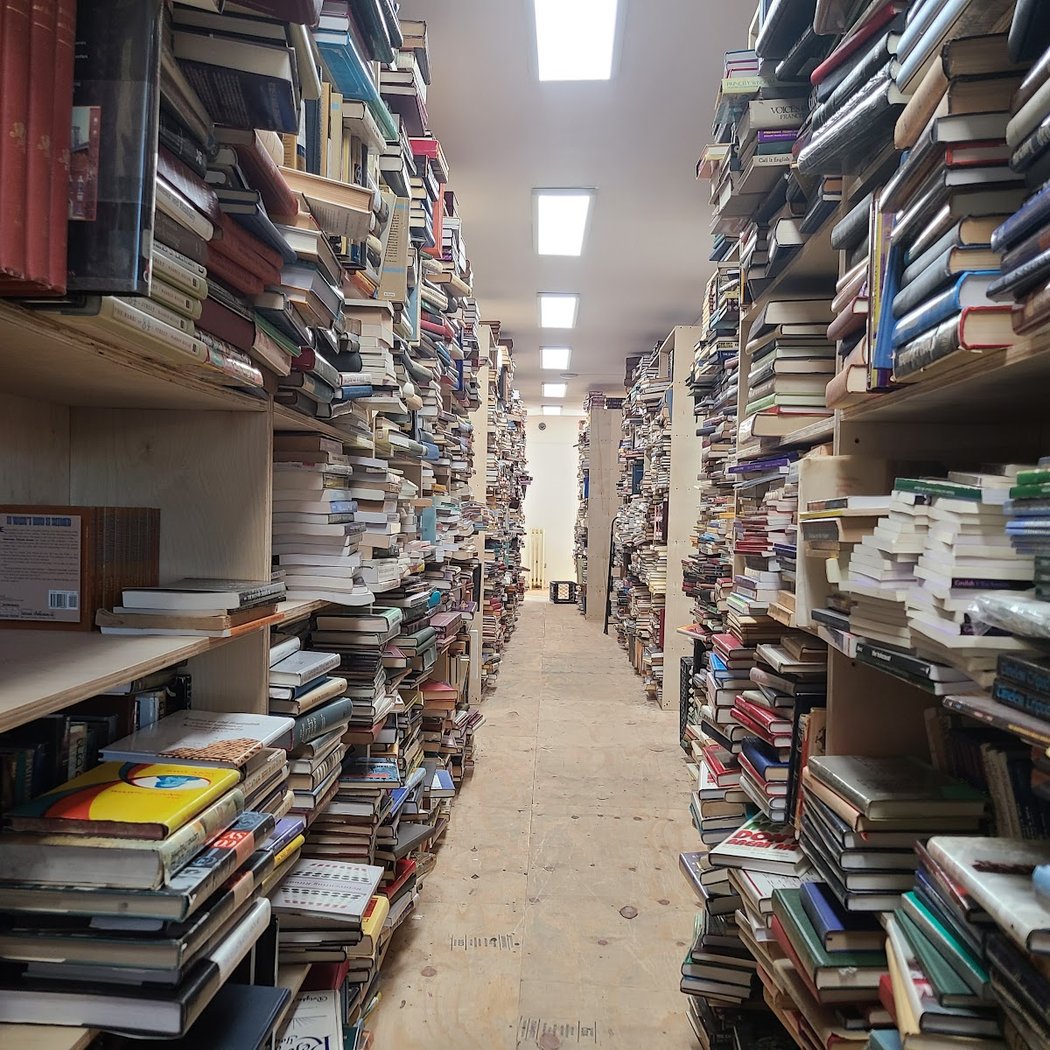 Mizrahi Book Store 3