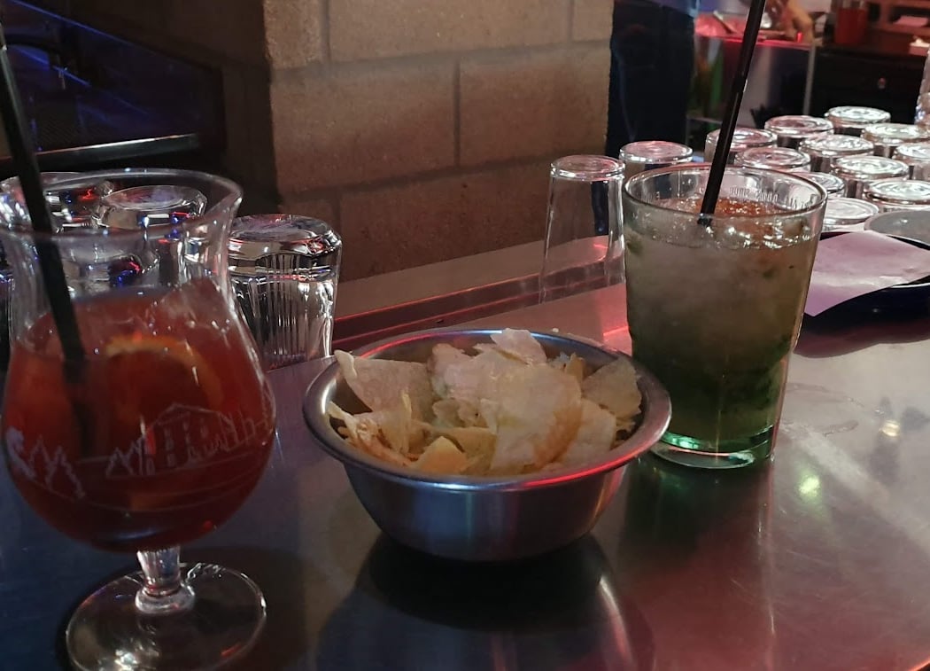 Quetzal Bar 4