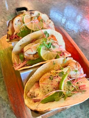 Flores Restaurant & Bar 3