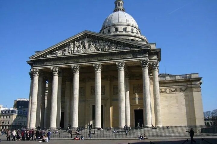 Paris Latin Quarter Walking Tour plus Seine River Cruise Option 3