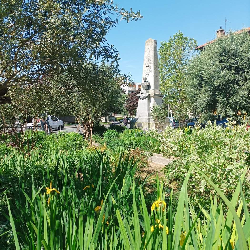 Monument du Général Ladreit de Lacharrière 2