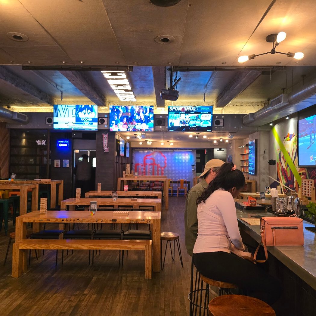 Clinton Hall 51st St Trivia Night 3
