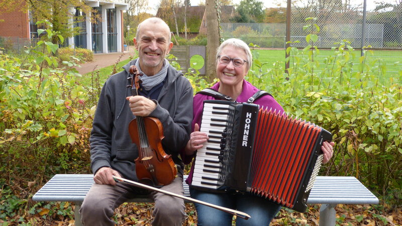 Terrassenkonzert m. Duo Faltenreich 1