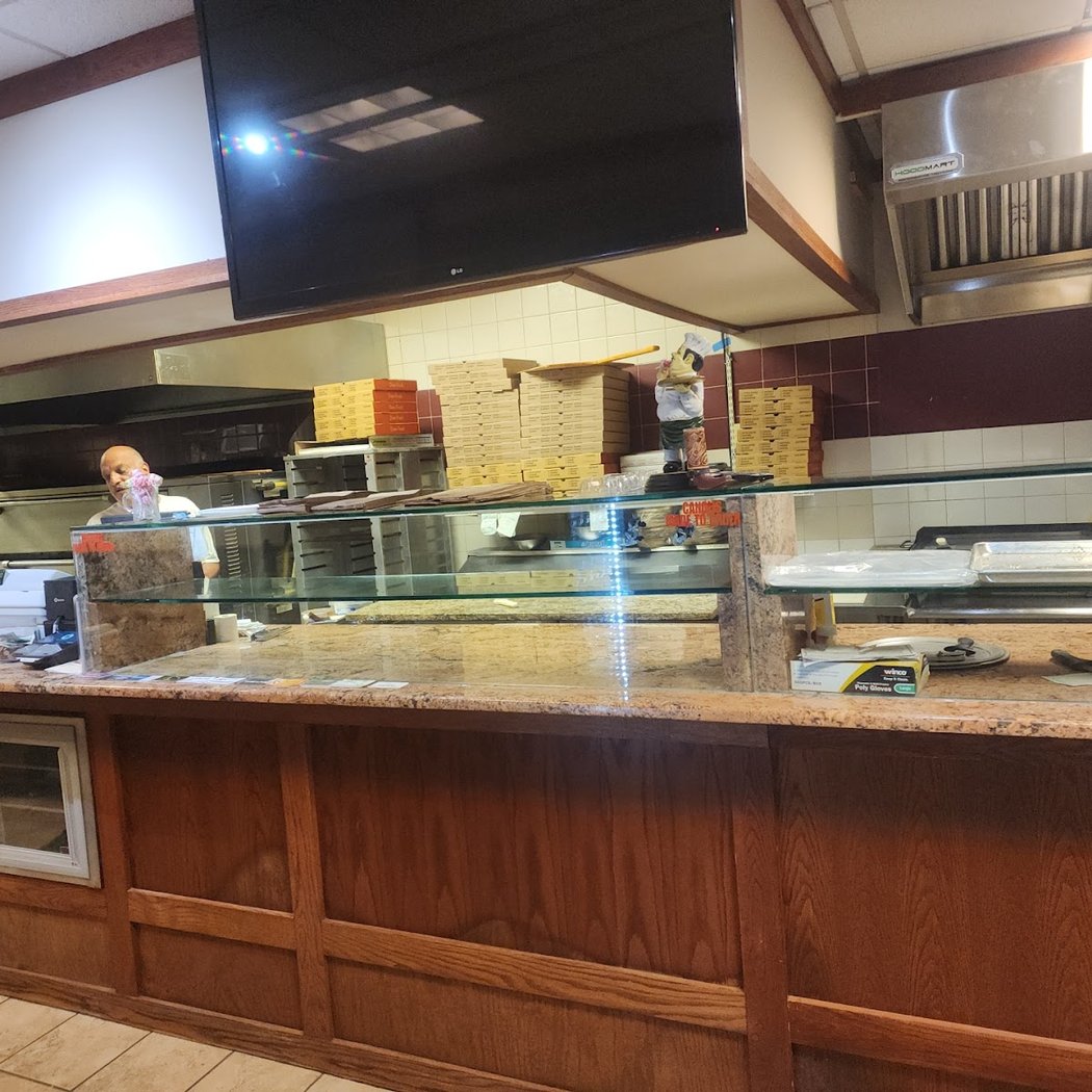 Hyde Park Pizza & Gyros 3