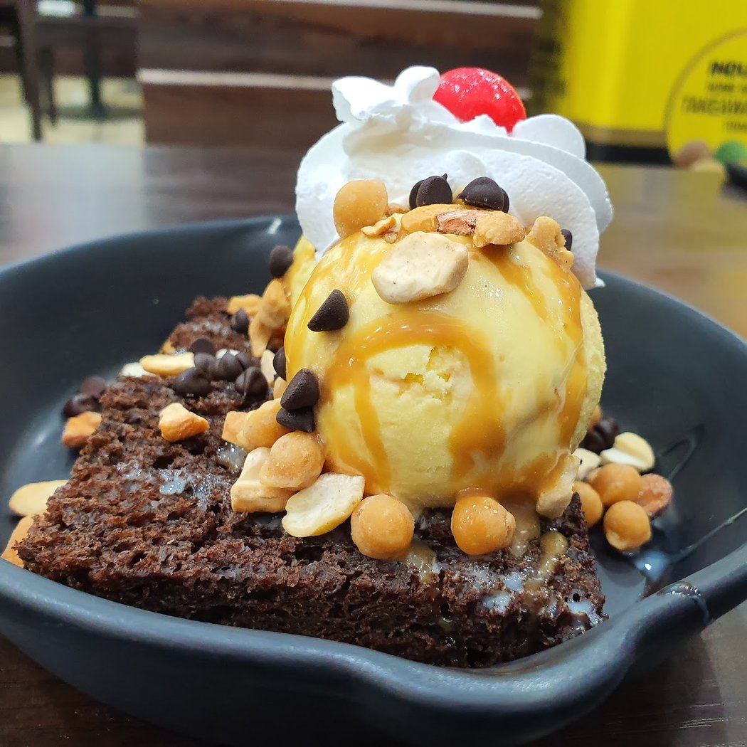 Polar Bear Ice Cream Sundaes - Electronics City Phase 1 1